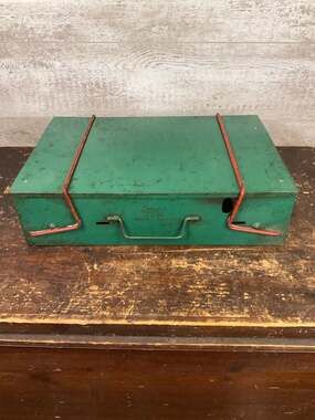 Vintage Coleman 425C 2-Burner Liquid Fuel Camping Stove